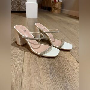 Women’s White Rhinestone Block Heel Sandals – Women’s 8.5 *BRAND NEW*